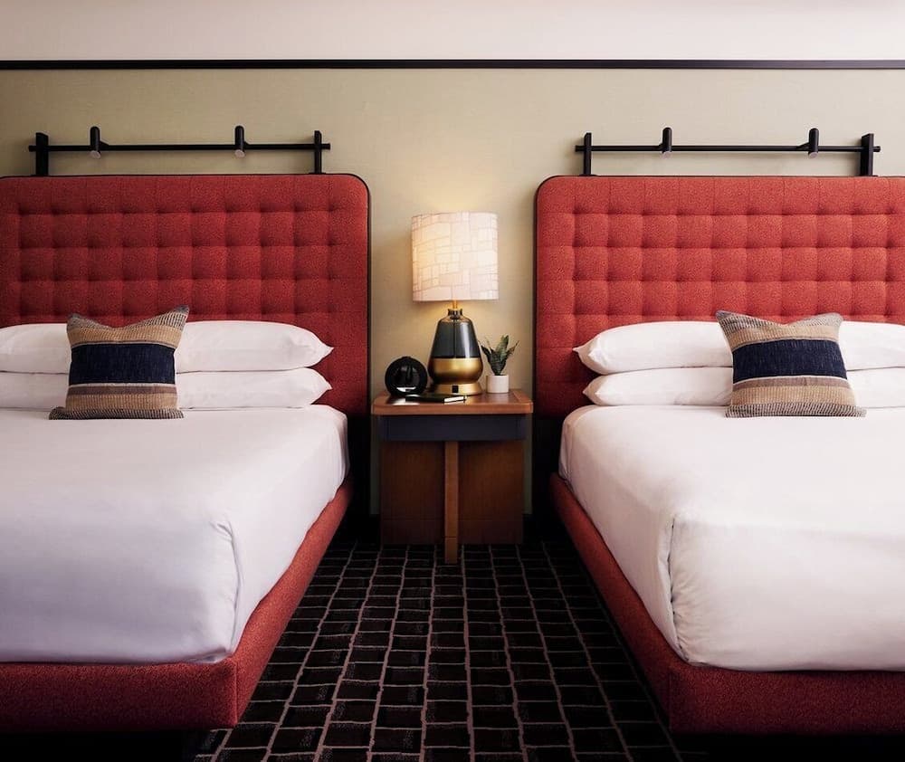Room, 2 Queen Beds, Mobility Accessible, Bathtub