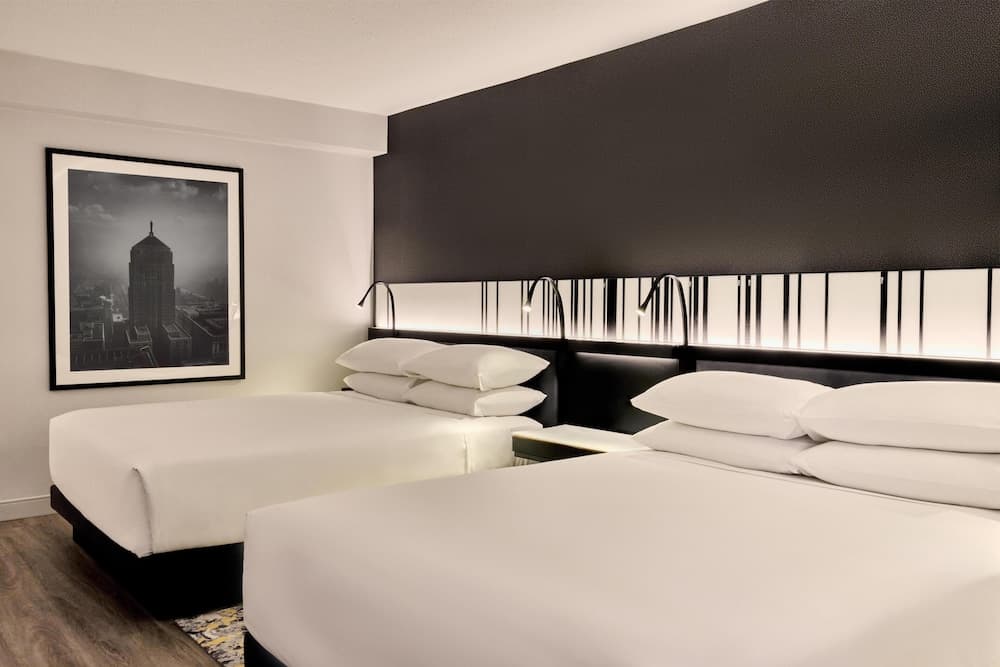 Room, 2 Queen Beds, Lake View