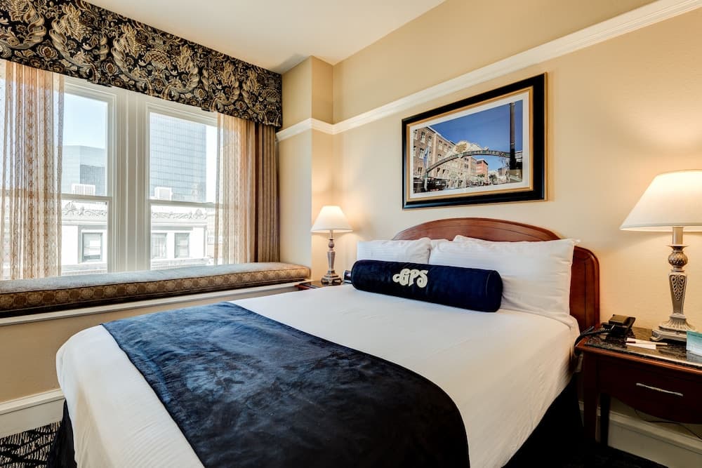 Suite, 1 Bedroom, City View (1 Queen and 1 Sofabed)