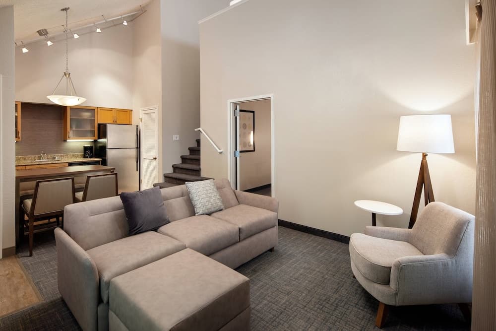 Loft, 2 Bedrooms (Full Kitchen)