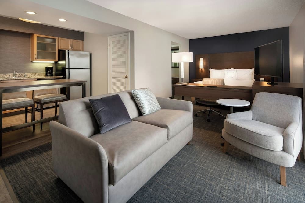 Studio, 1 Queen Bed with Sofa bed