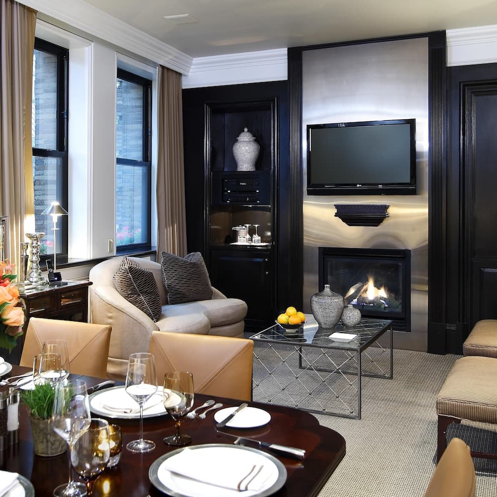 Suite (Bromfield)