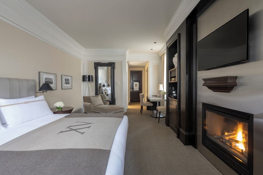 Classic Room, 1 Queen Bed (Contemporary)