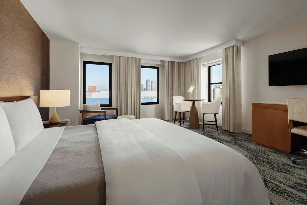 Executive Room, 1 King Bed, Corner