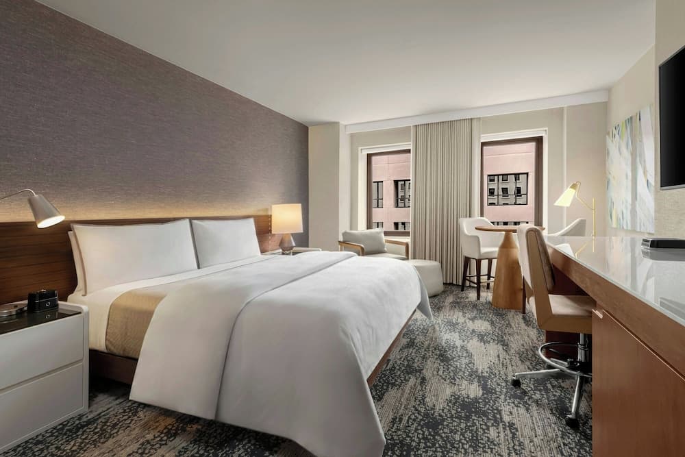 Deluxe Room, 1 King Bed (Mobility/Hearing Accessible, Tub)