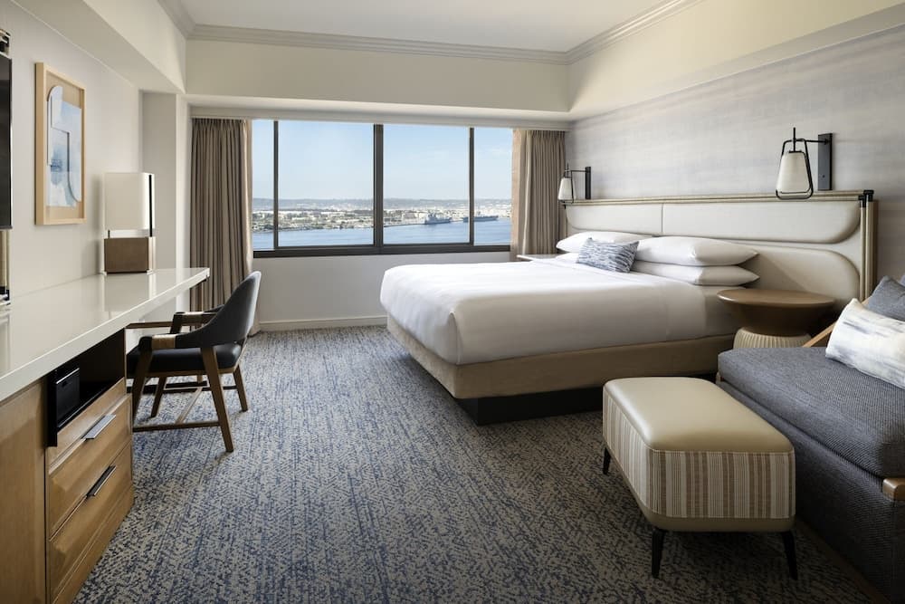 Concierge Room, Deluxe Room, 1 King Bed with Sofa bed, Bay View