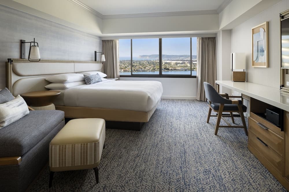 Deluxe Room, 1 King Bed, Bay View