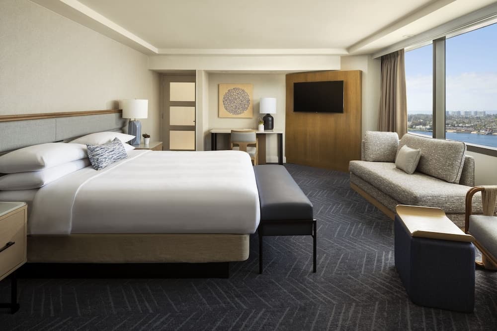 Room, 1 King Bed, City View (Hearing Accessible)