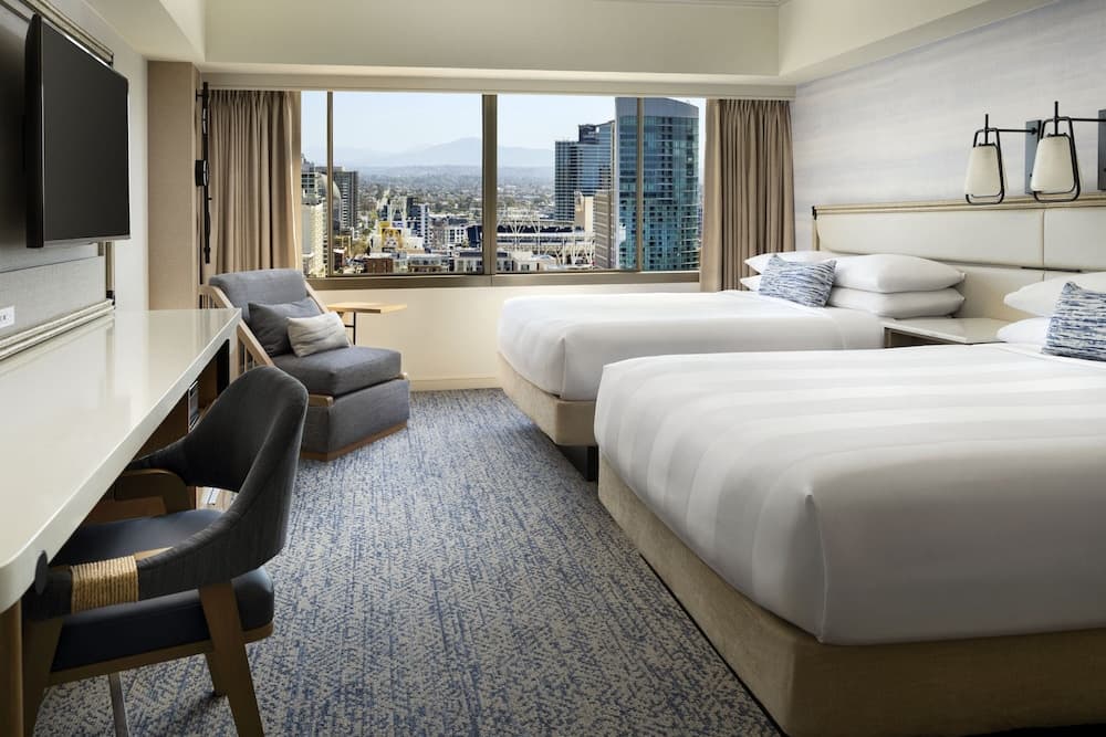 Room, 2 Queen Beds, City View