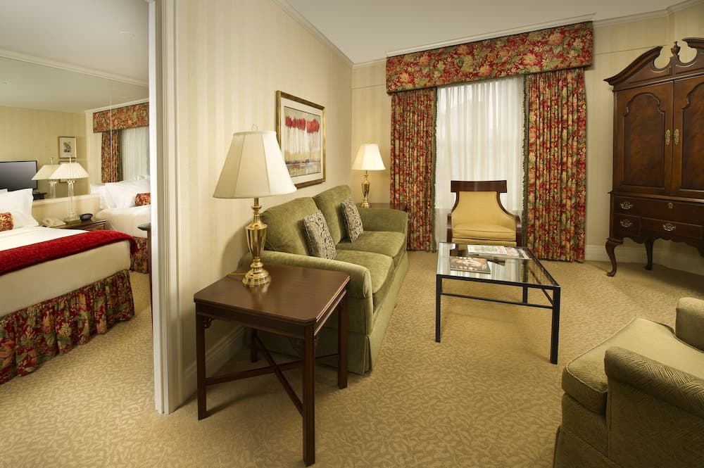 Deluxe Suite, 2 Queen Beds