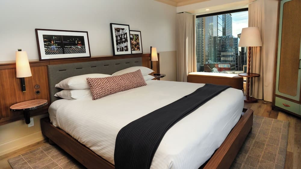 Emerald City Skyline Luxe