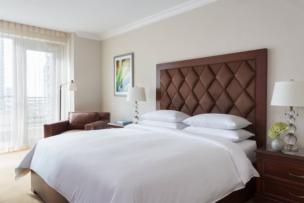 Room, 1 King Bed (Mobility Accessible, Tub)