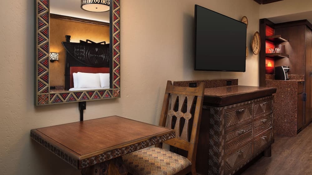 Savanna View. Wheelchair accessible with tub and option for hearing accessibility. 2 queen beds.