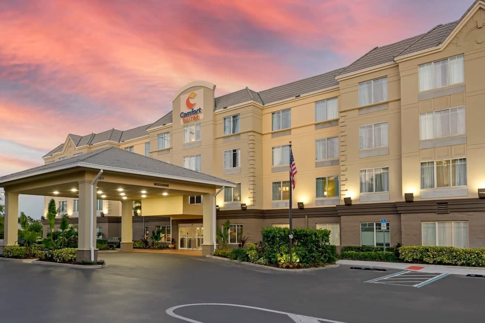 Comfort Suites Near Universal Orlando Resort photo