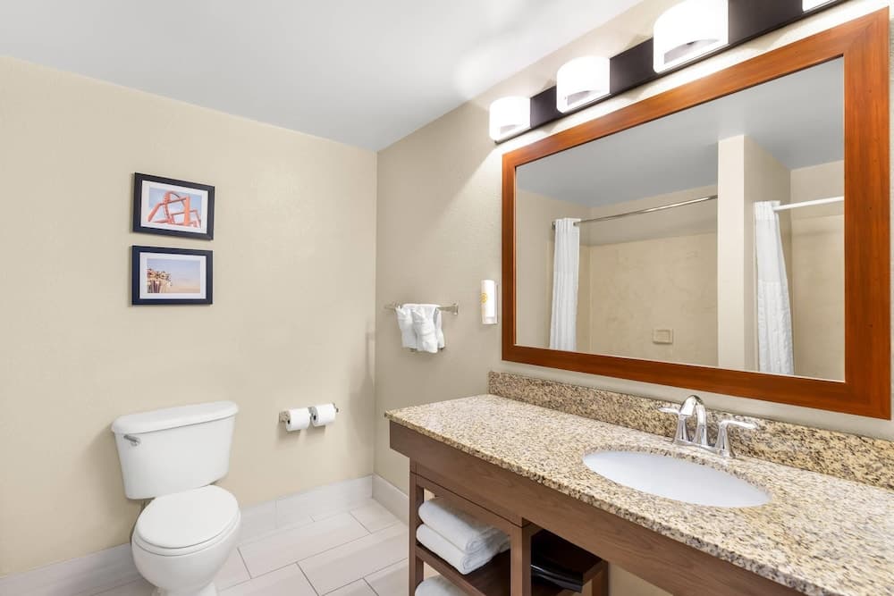 Suite, Non Smoking (2 Queen, Accessible +2 person sofabed)