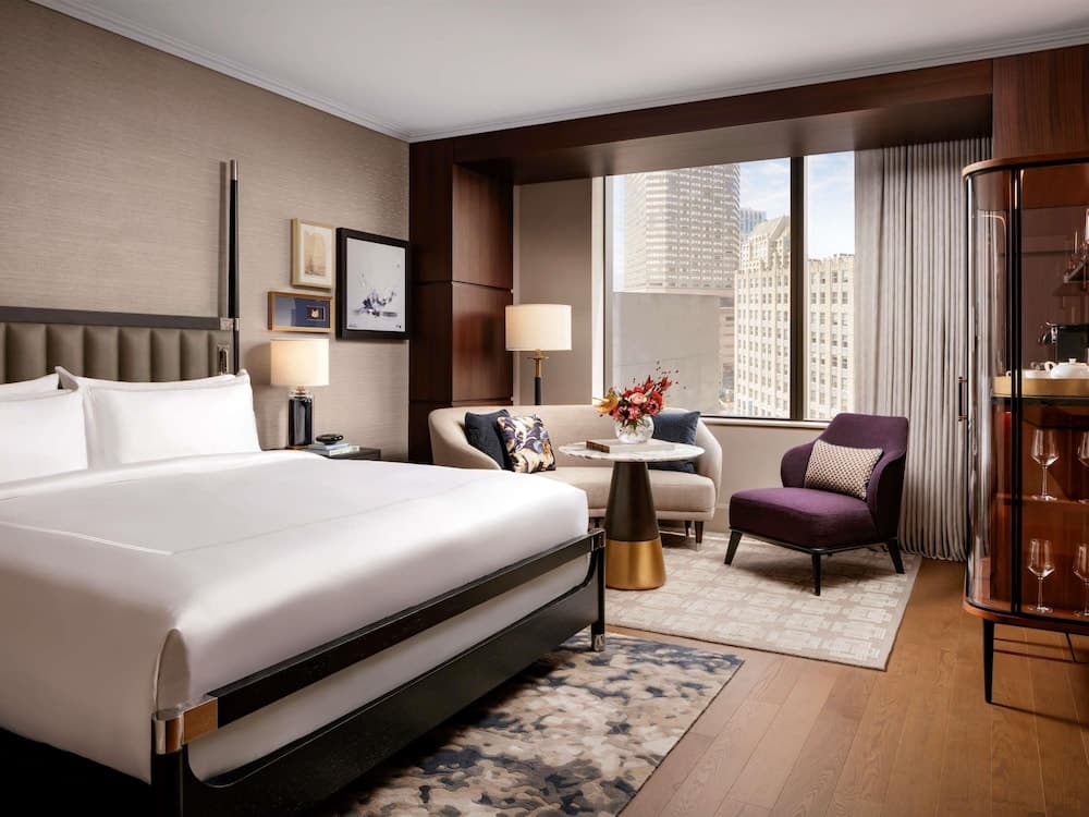 Deluxe Room, 1 King Bed (Mobility and Hearing Access)
