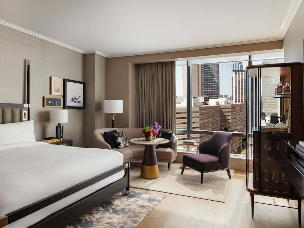 Grand Room, 1 King Bed, Accessible (Mobility Access)