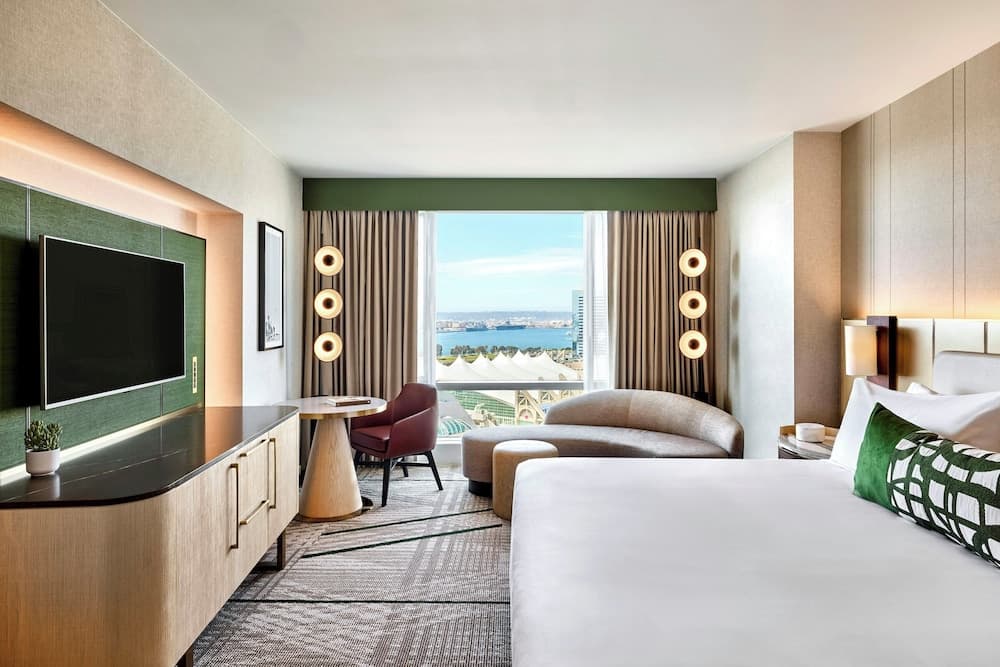 Premier Room, 1 King Bed, Bay View (Spacious)