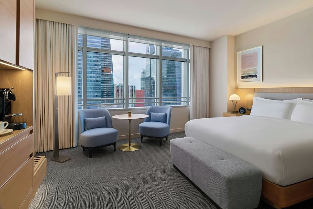 Deluxe Room, 1 King Bed, City View