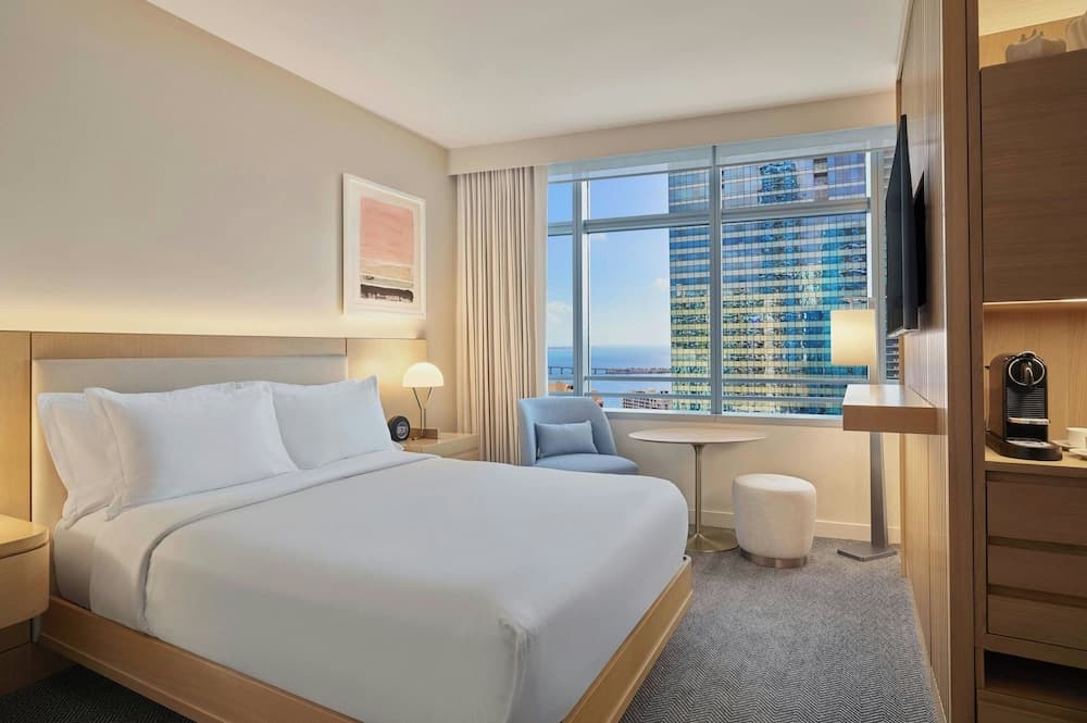 Deluxe Room, 1 Queen Bed, Bay View