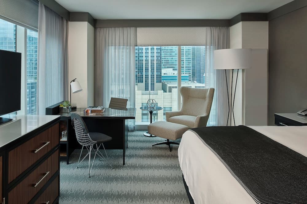 Grand Room, 2 Queen Beds, Hearing Accessible, Corner (Mobility, ADA Tub)
