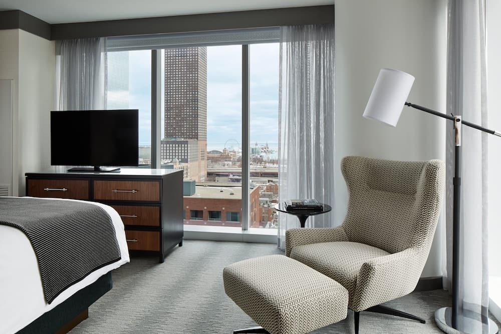 Suite, 1 King Bed, Lake View