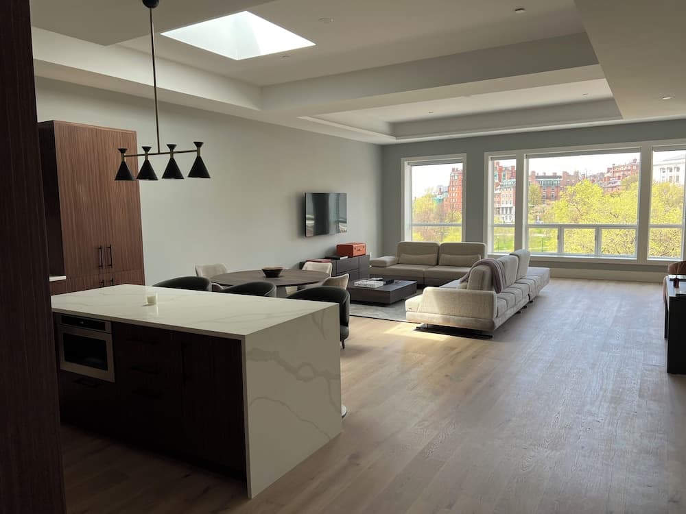 Luxury Suite 6