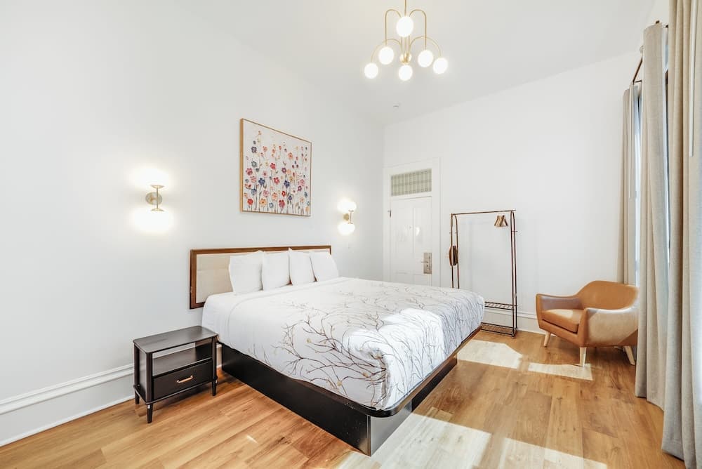 Deluxe Room, 1 King Bed