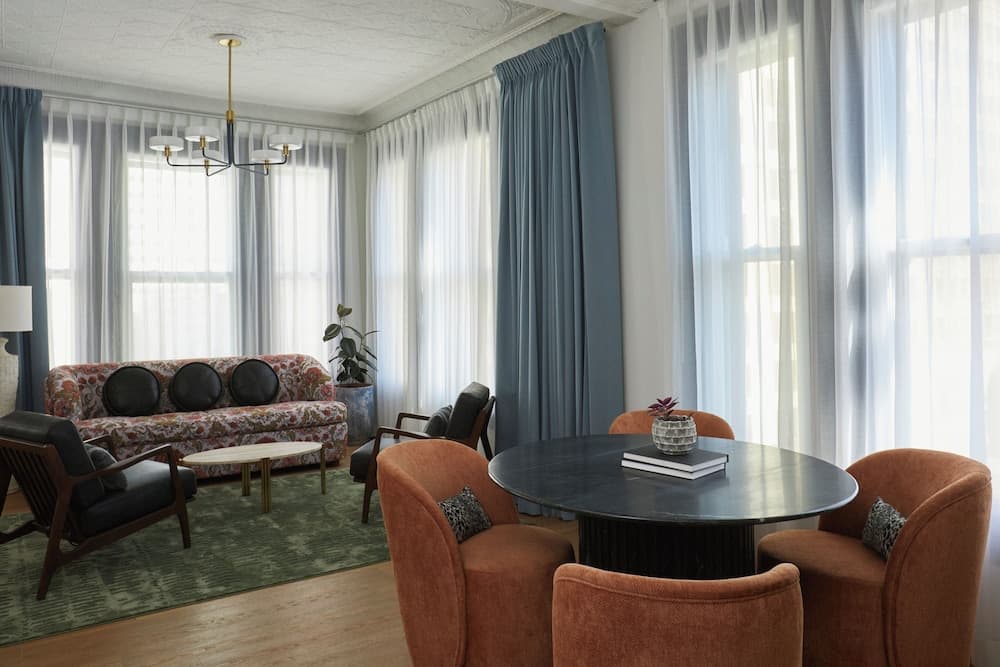 Gaslamp Corner Loft Suite