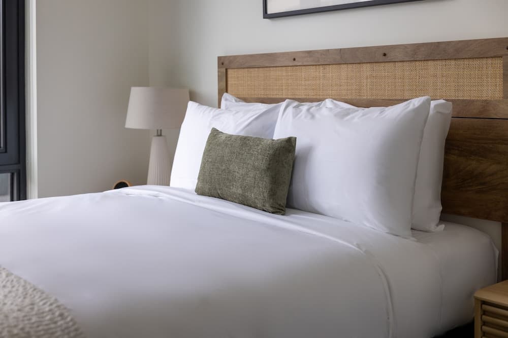 Deluxe Apartment, 1 Queen Bed with Sofa bed, Bay View (Self Check-in with Virtual Front Desk)