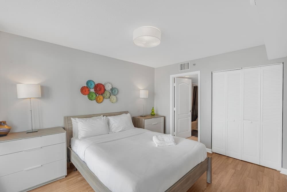 Condo, 2 Bedrooms, City View