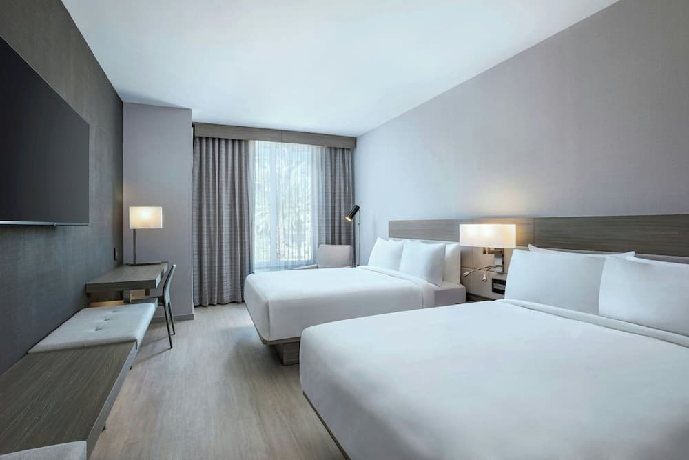 Deluxe Room, 2 Queen Beds (Hearing Accessible)