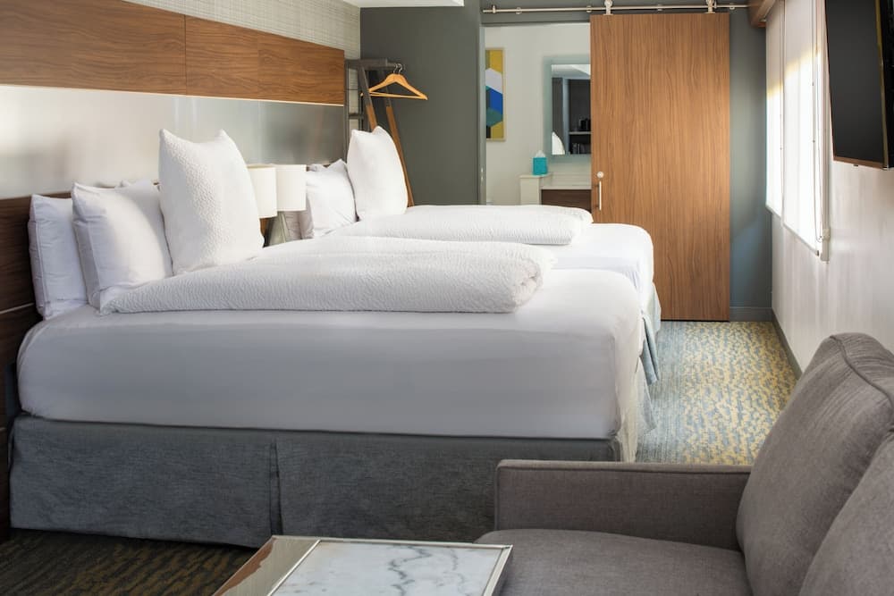 Junior Suite, Multiple Beds, Accessible, Bathtub (Gaslamp)