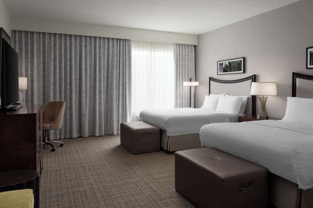 Room, 2 Queen Beds, Accessible, Non Smoking (Roll-in Shower)