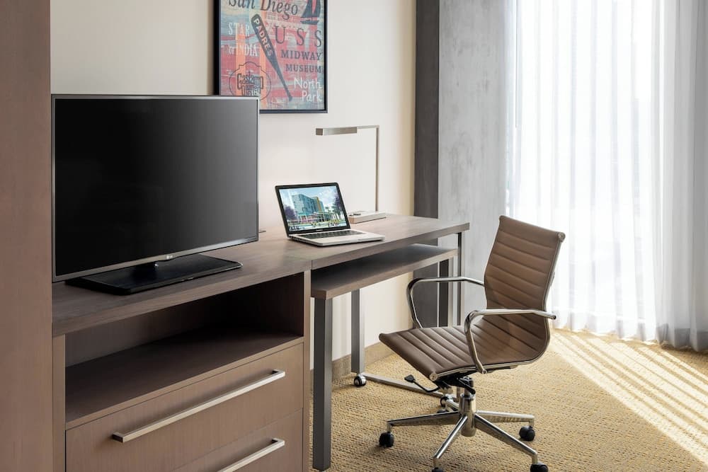 Studio, Multiple Beds, Non Smoking, Partial Bay View (Mobility Accessible, Roll-In Shower)