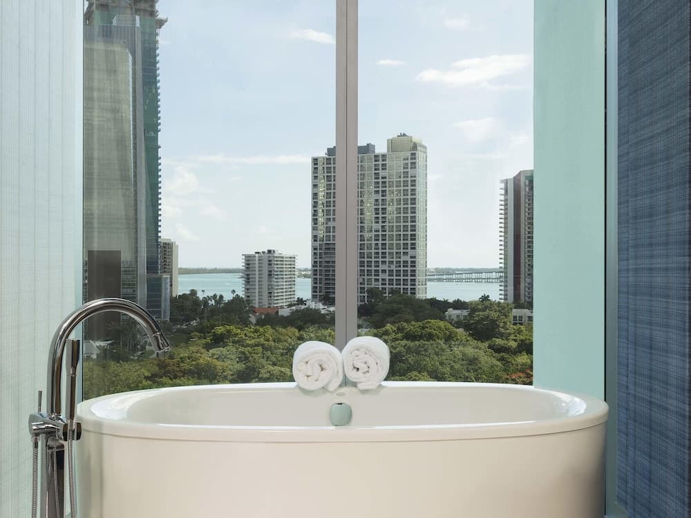 Suite, 1 King Bed, Bay View