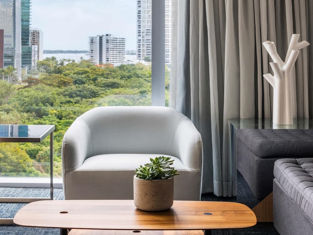 Executive Suite, 1 Bedroom (King, City and Bay view)