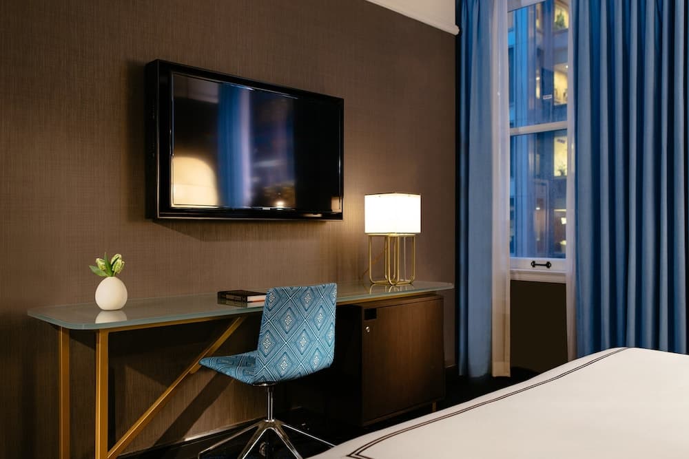 Premium Room, 1 King Bed (Deep Soaking Tub)