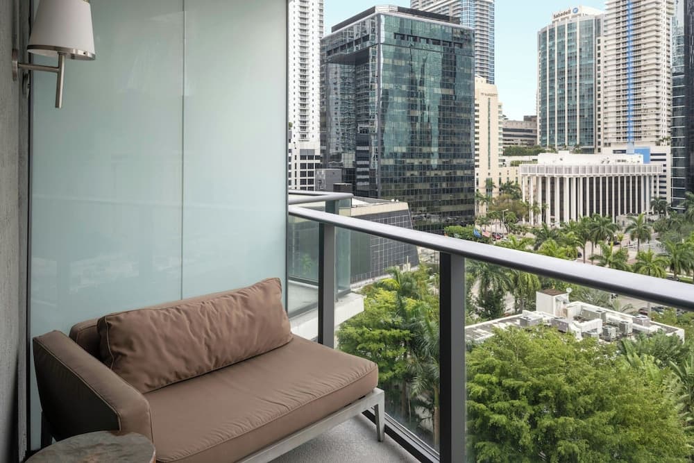 Deluxe Room, 1 King Bed, Balcony, City View (Hearing Accessible)