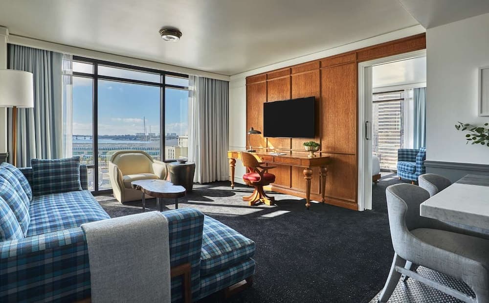 Deluxe One Bedroom Suite