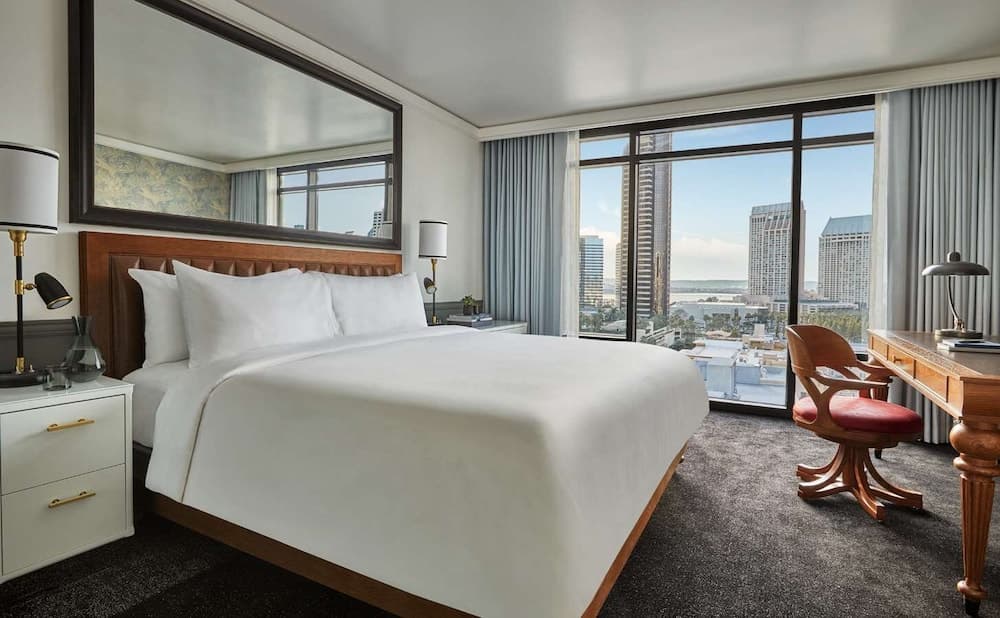 Deluxe Skyline Two Bedroom King Suite
