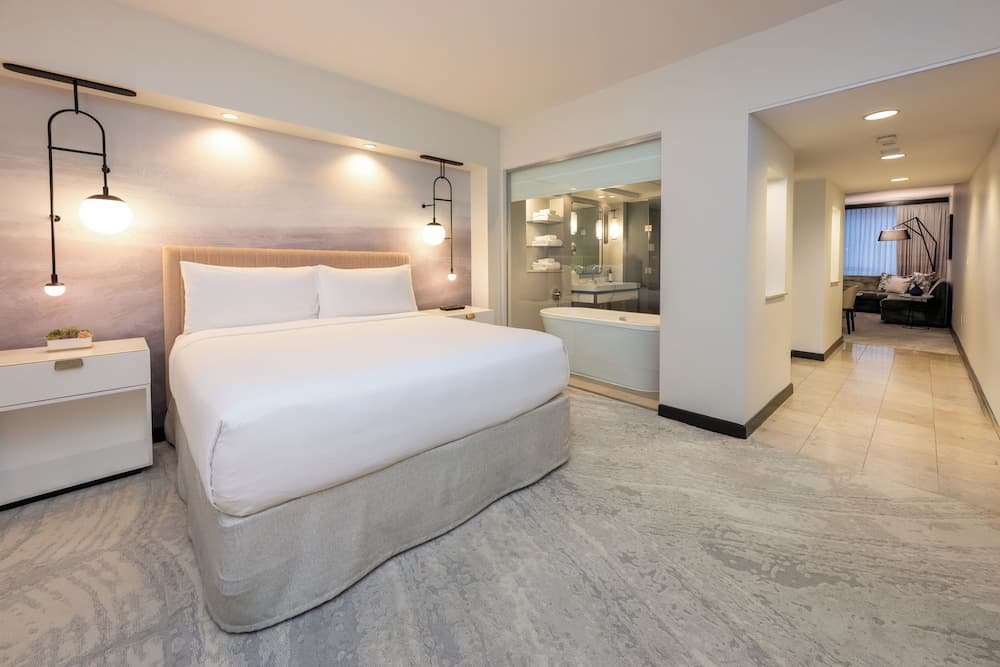 Suite, 1 Bedroom (1 King Bed)