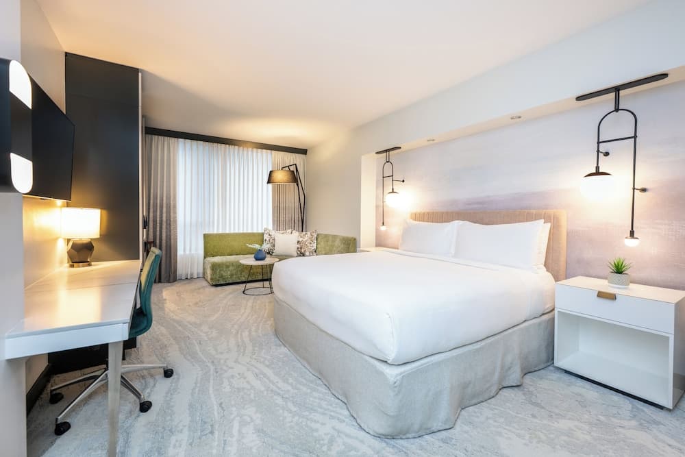 Room, 1 King Bed, Roll-in Shower, City View