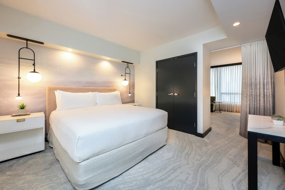 Premium Suite, 1 King Bed