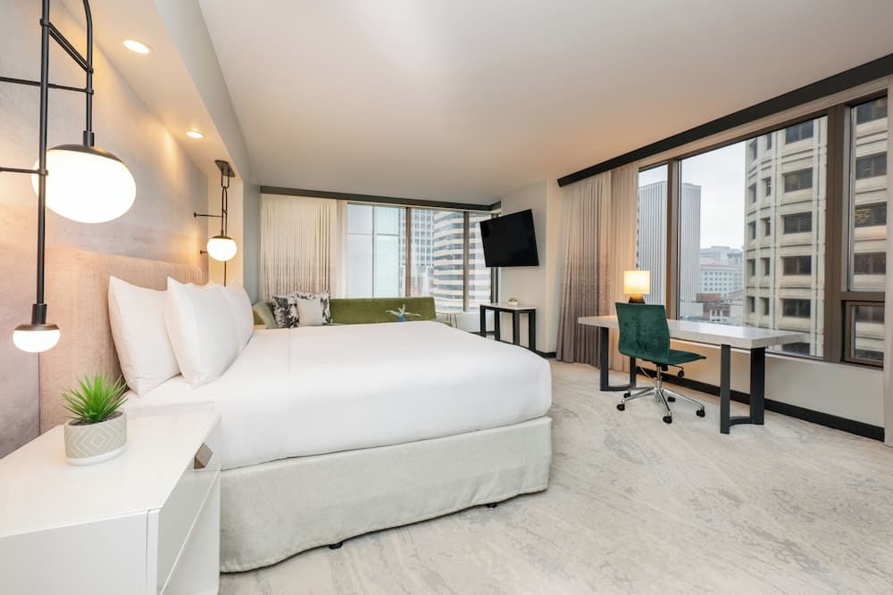 Room, 1 King Bed, Corner