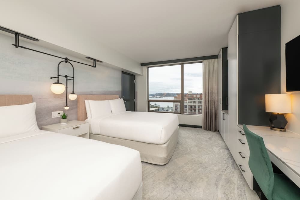 Room, 2 Queen Beds, Roll-in Shower (Water View)