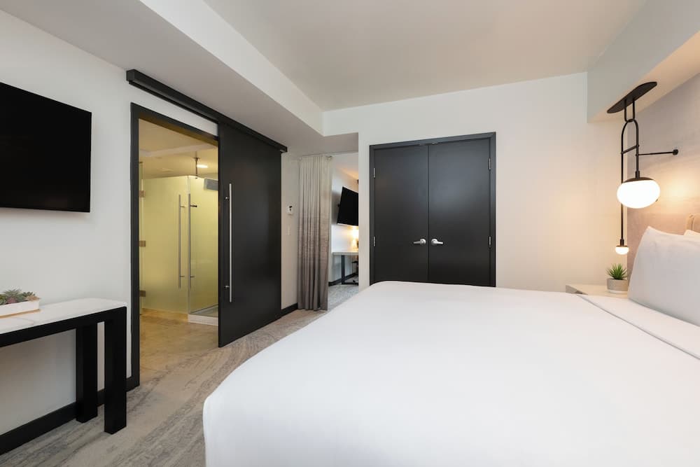 Junior Suite, 1 King Bed (Water View)