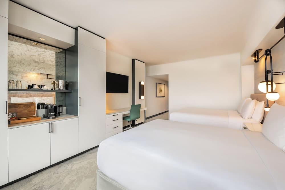 Room, 2 Queen Beds, Roll-in Shower, City View