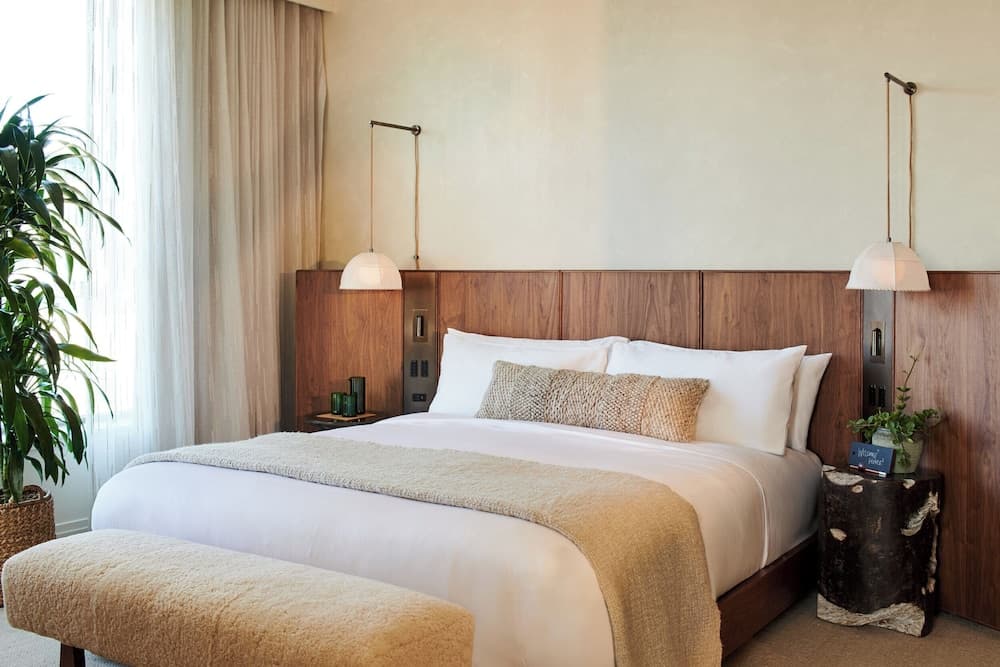 Hillside King, 1 King Bed