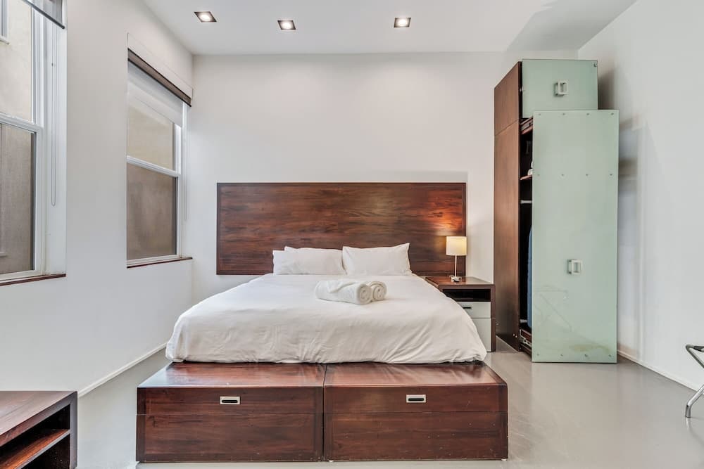 Standard Room, 1 King Bed, Private Bathroom (Self check-in)